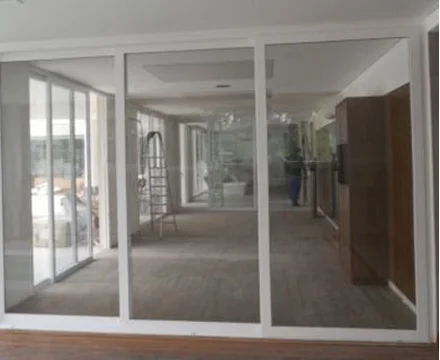 Como as portas e janelas de PVC podem ajudar a projetar ambientes silenciosos?