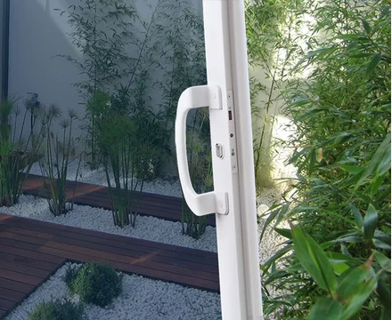 Como criar um jardim de inverno com portas de correr de PVC?