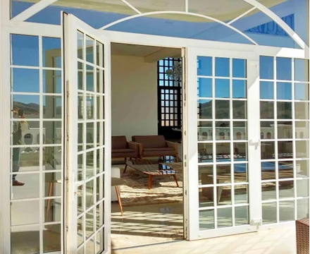 Porta de PVC ou alumínio: qual a ideal para minha casa?