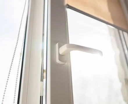 Como a automação preditiva com IA transforma esquadrias de PVC