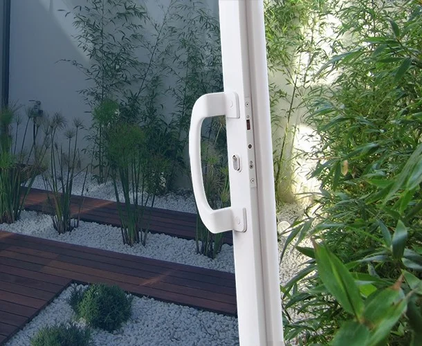 Como criar um jardim de inverno com portas de correr de PVC?