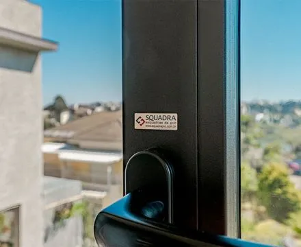 Tons escuros em esquadrias de PVC: riscos e soluções inovadoras