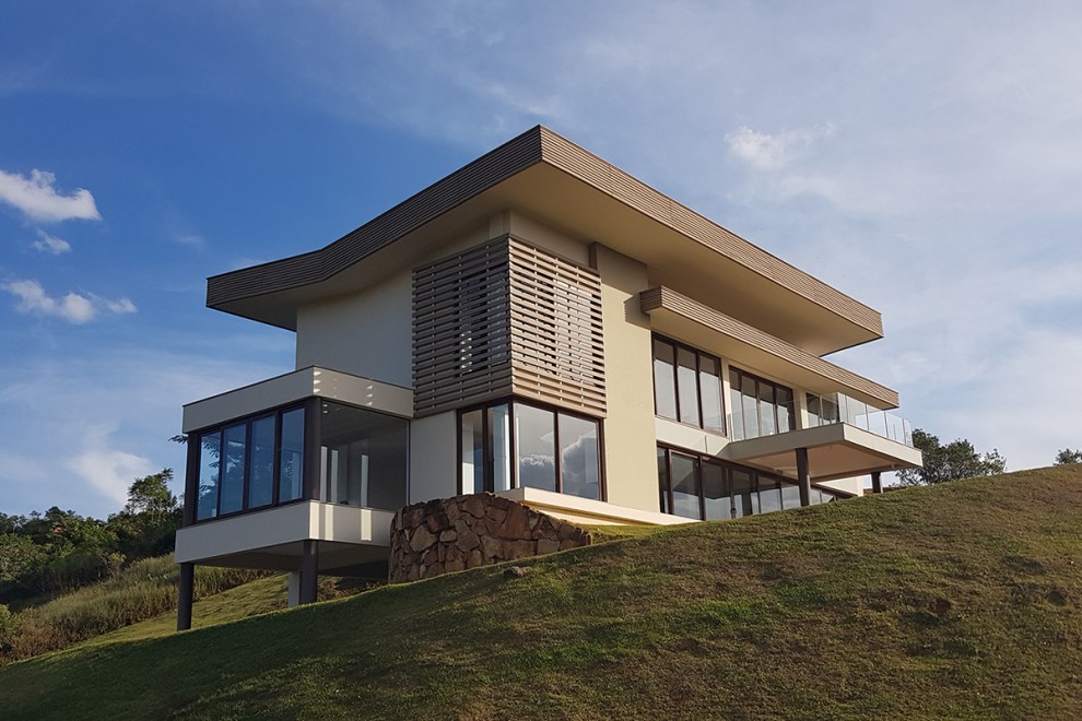 Casa em Monte Alegre do Sul (SP) que mistura texturas e materiais naturais